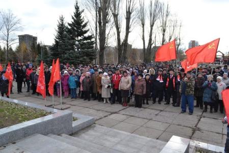 Самарская область. В Центральном районе Тольятти 7 ноября прошел митинг против сокращений на предприятиях