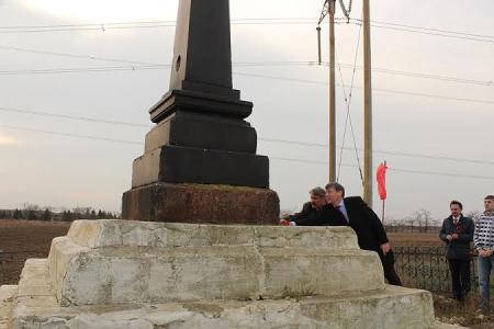 В Крыму прошёл автопробег в честь 95-й годовщины освобождения полуострова от белогвардейцев