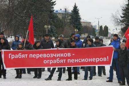 В Чувашии дальнобойщики провели акцию протеста против «Платона»