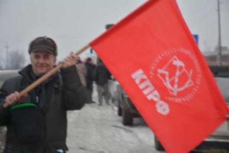 Красноярские дальнобойщики при поддержке КПРФ провели акцию протеста против преступной системы «Платон»