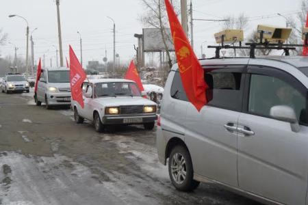 Коммунисты в Хакасии провели автопробег по городам и селам республики в честь годовщины Социалистической Революции