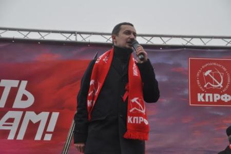 Ленинград верен делу Великого Октября! Шествие и митинг коммунистов в городе трех революций