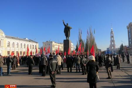 Тысячи жителей Тамбовской области встретили Великий Октябрь