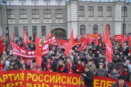 Ленинград верен делу Великого Октября! Шествие и митинг коммунистов в городе трех революций