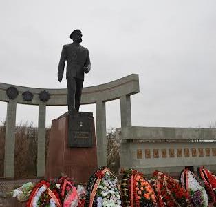 Коммунисты Калмыкии отметили 105-летие со дня рождения Б.Б. Городовикова