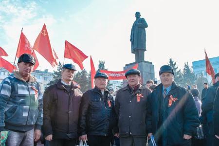 Коммунисты Донецкой и Луганской народных республик отпраздновали 98-ю годовщину Великой Октябрьской социалистической революции