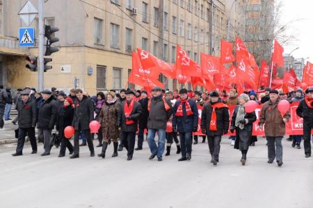 Три тысячи новосибирцев приняли участие в митинге, посвященном 98-й годовщине Великой Октябрьской социалистической революции