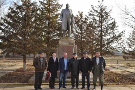 Первый секретарь Калмыкского рескома КПРФ Н.Э. Нуров провел встречи с партийным активом Октябрьского и Сарпинского местных отделений КПРФ 