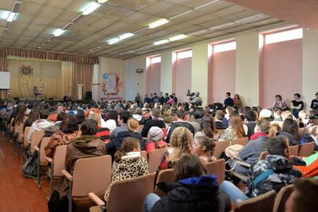 Чемпионка из спортивного клуба КПРФ, комсомолка Марьяна Наумова отправилась с визитом в Молдову и Приднестровье