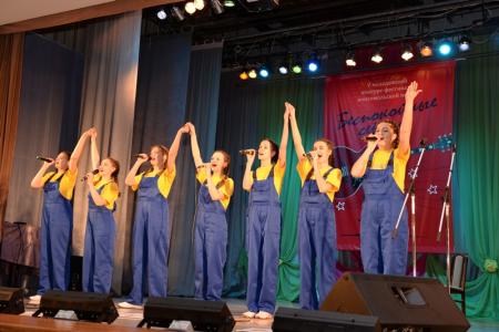 В Новосибирске прошел V фестиваль комсомольской песни «Беспокойные сердца»