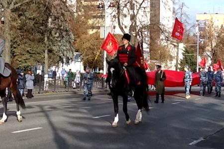 С революцией в сердце. Празднование годовщины Великого Октября в Курске