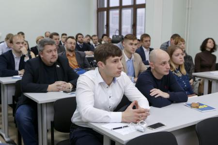 Лидер КПРФ выступил перед молодыми представителями четырех парламентских партий страны
