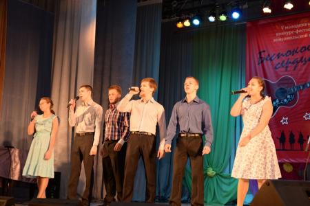 В Новосибирске прошел V фестиваль комсомольской песни «Беспокойные сердца»