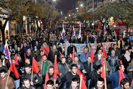 По всей Греции прошли в митинги в очередную годовщину восстания студентов в Афинах. Массовая манифестация у стен американского посольства – ясный сигнал против участия в империалистических планах