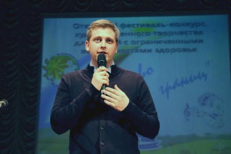 Лидер свердловских коммунистов Александр Ивачев поприветствовал художественные коллективы инвалидов, выступивших на фестивале-конкурсе в Екатеринбурге
