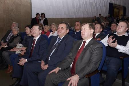 Новосибирск. В ДК «Прогресс» прошло торжественное собрание, посвященное 98-й годовщине  Великого Октября