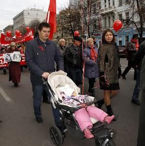 Будущее – социализм! В Воронеже прошли демонстрация и митинг, посвящённые 98-й годовщине Великого Октября