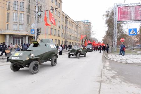 Три тысячи новосибирцев приняли участие в митинге, посвященном 98-й годовщине Великой Октябрьской социалистической революции