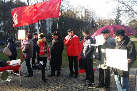 В столичном районе Богородское прошел митинг по проблемам введения оплаты за капитальный ремонт и планируемого расширения зоны платных парковок