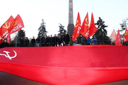 Ю. В. Афонин на митинге сталинградских коммунистов: «Нам всем решать – пойдет страна по пути созидания или будет сидеть на нефтегазовой игле»