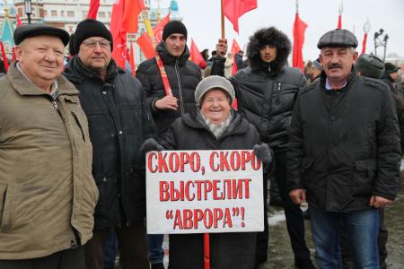В Омске состоялись шествие и митинг, посвященные 98-й годовщине Великого Октября