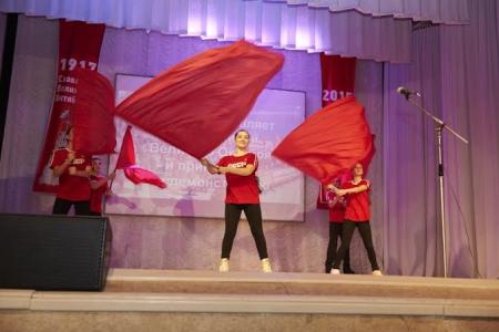Новосибирск. В ДК «Прогресс» прошло торжественное собрание, посвященное 98-й годовщине  Великого Октября