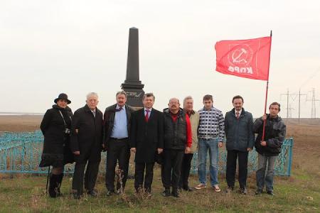 В Крыму прошёл автопробег в честь 95-й годовщины освобождения полуострова от белогвардейцев