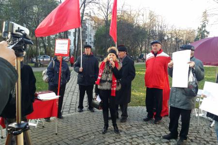 В столичном районе Богородское прошел митинг по проблемам введения оплаты за капитальный ремонт и планируемого расширения зоны платных парковок