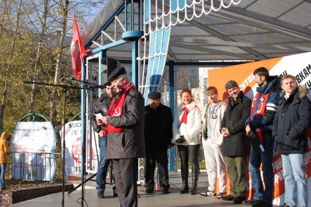Московские коммунисты участвуют в митингах против платных парковок