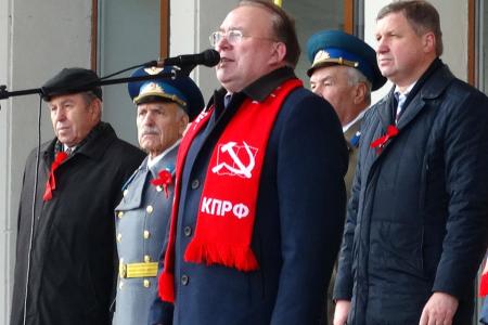 С революцией в сердце. Празднование годовщины Великого Октября в Курске