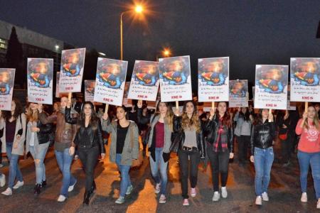 По всей Греции прошли в митинги в очередную годовщину восстания студентов в Афинах. Массовая манифестация у стен американского посольства – ясный сигнал против участия в империалистических планах