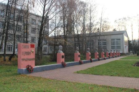 Комсомольцы Брянщины вместе со своими старшими товарищами провели вахту памяти