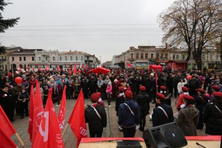 Северная Осетия торжественно отпраздновала 98-ю годовщину Великой Октябрьской социалистической революции