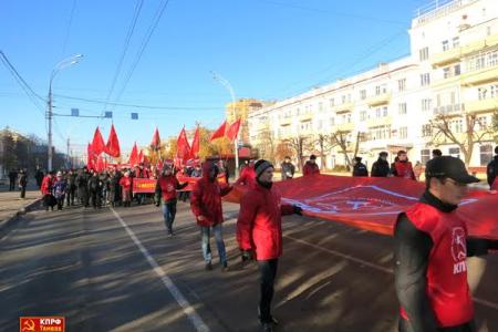 Тысячи жителей Тамбовской области встретили Великий Октябрь