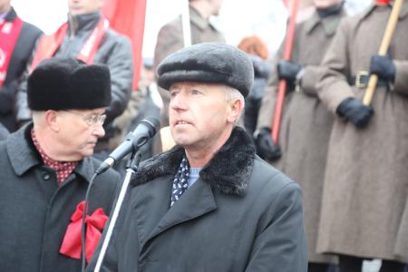 В Омске состоялись шествие и митинг, посвященные 98-й годовщине Великого Октября