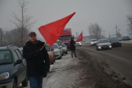 Красноярские дальнобойщики при поддержке КПРФ провели акцию протеста против преступной системы «Платон»