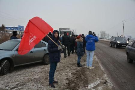 Красноярские дальнобойщики при поддержке КПРФ провели акцию протеста против преступной системы «Платон»