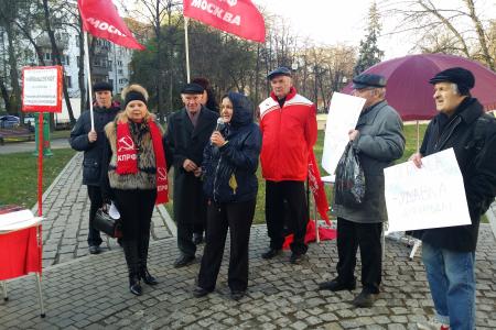 В столичном районе Богородское прошел митинг по проблемам введения оплаты за капитальный ремонт и планируемого расширения зоны платных парковок