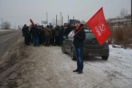Красноярские дальнобойщики при поддержке КПРФ провели акцию протеста против преступной системы «Платон»