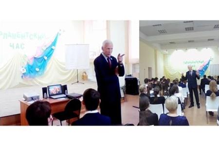 Республика Татарстан. Депутат-коммунист Виктор Пешков вручил паспорта и провёл парламентский час со старшеклассниками Бавлинской школы