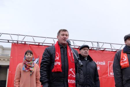 Три тысячи новосибирцев приняли участие в митинге, посвященном 98-й годовщине Великой Октябрьской социалистической революции