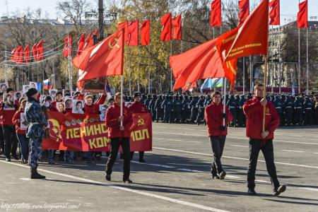 Самара. Комсомольцы приняли участие в параде Памяти