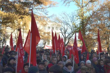 Город-герой Тула. Олег Лебедев: «Рабочие оборонных предприятий приняли активное участие в полуторатысячной  демонстрации КПРФ» 