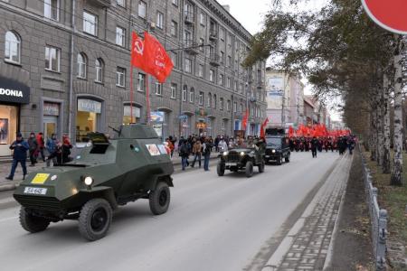 Три тысячи новосибирцев приняли участие в митинге, посвященном 98-й годовщине Великой Октябрьской социалистической революции