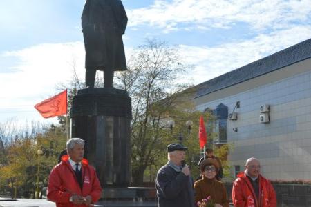 Республика Калмыкия. Коммунисты отметили 98-ую годовщину Октябрьской революции