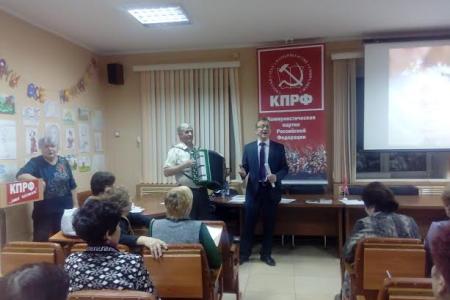 Владимир Поздняков песней поздравил забайкальских женщин с Днём матери 