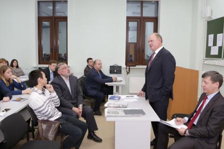 Лидер КПРФ выступил перед молодыми представителями четырех парламентских партий страны