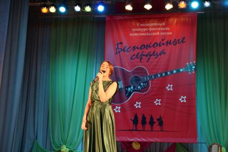 В Новосибирске прошел V фестиваль комсомольской песни «Беспокойные сердца»
