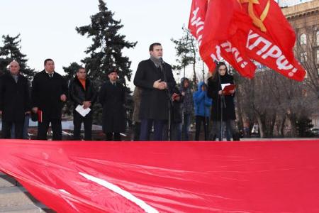 Ю. В. Афонин на митинге сталинградских коммунистов: «Нам всем решать – пойдет страна по пути созидания или будет сидеть на нефтегазовой игле»