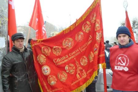 В Абакане коммунисты и жители республики Хакасия отпраздновали 98-ую годовщину Великой Октябрьской Социалистической Революции